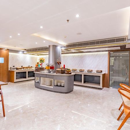 Regenta Inn Gurugram Gurgáon Kültér fotó