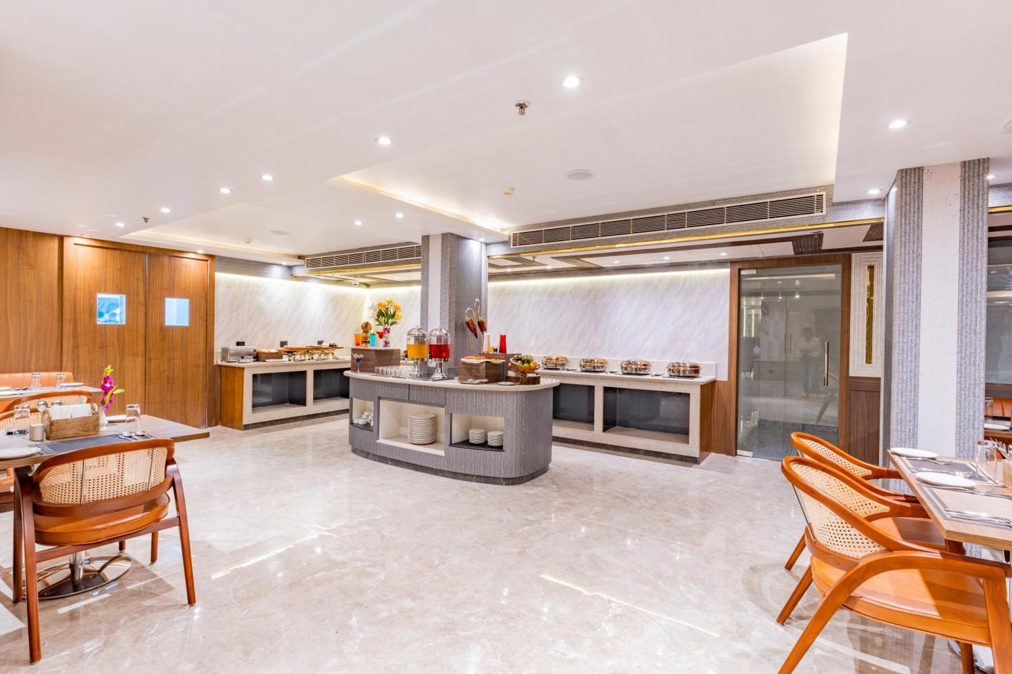 Regenta Inn Gurugram Gurgáon Kültér fotó