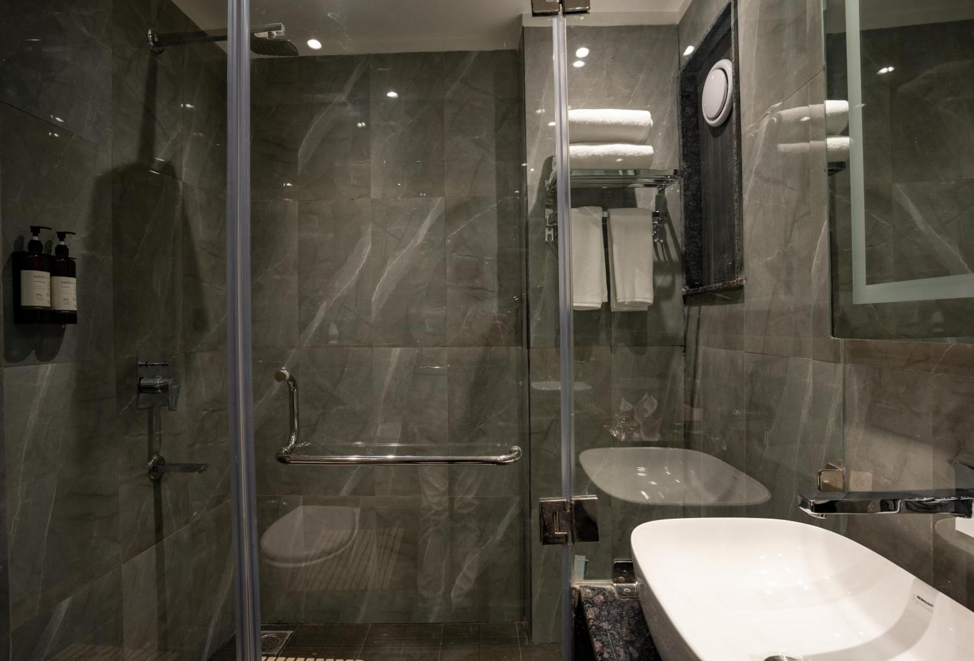 Regenta Inn Gurugram Gurgáon Kültér fotó