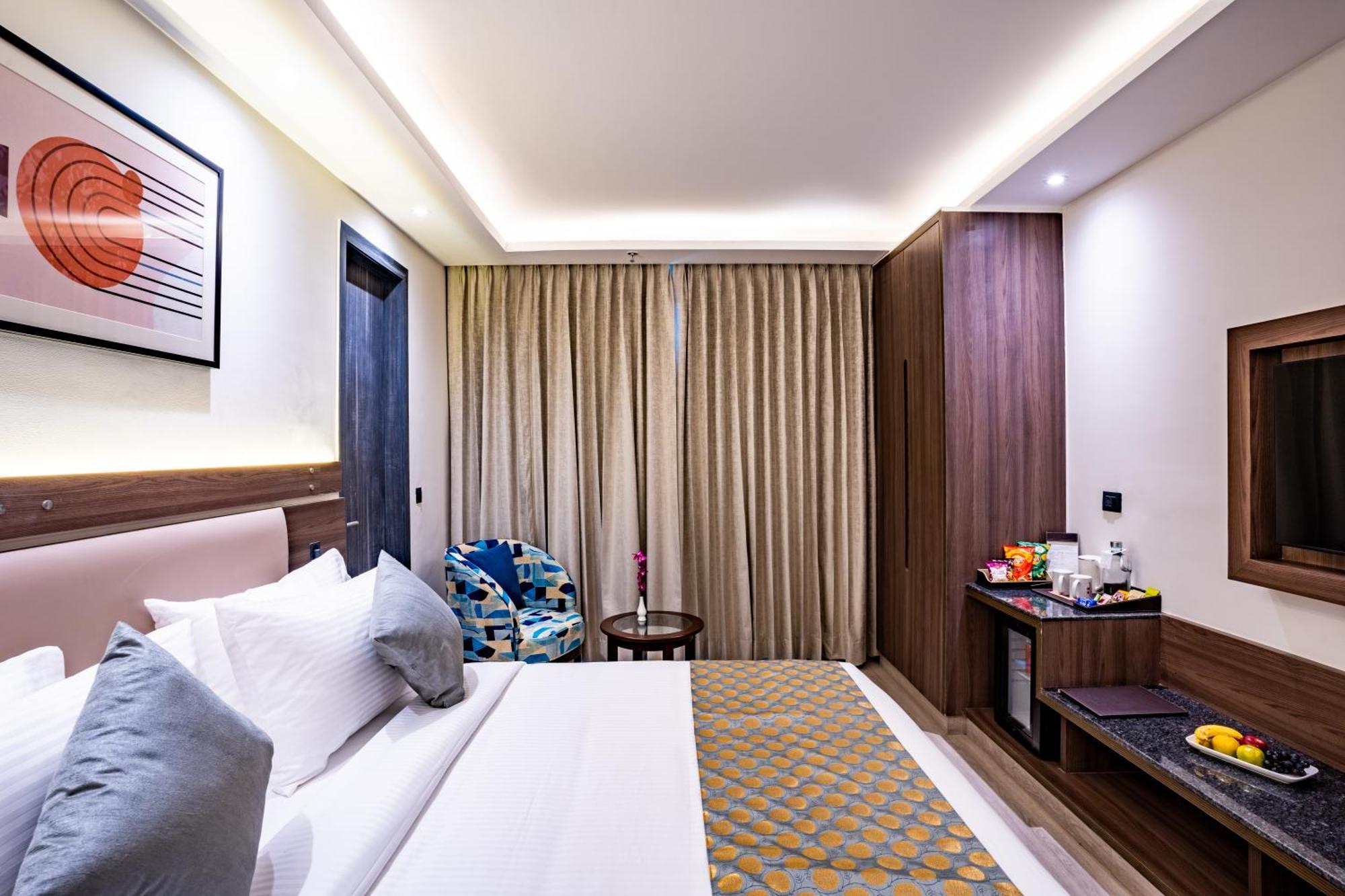 Regenta Inn Gurugram Gurgáon Kültér fotó