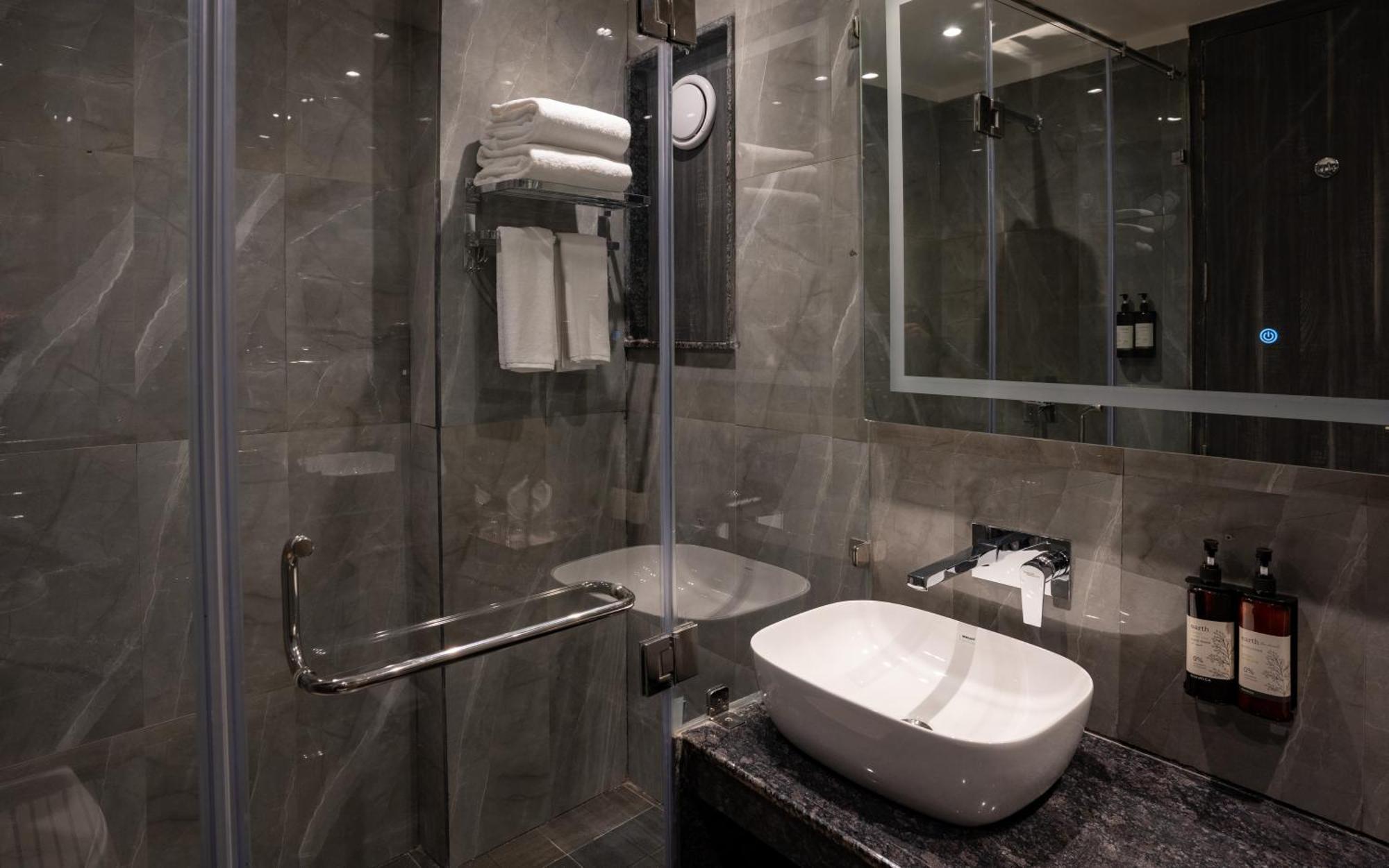 Regenta Inn Gurugram Gurgáon Kültér fotó