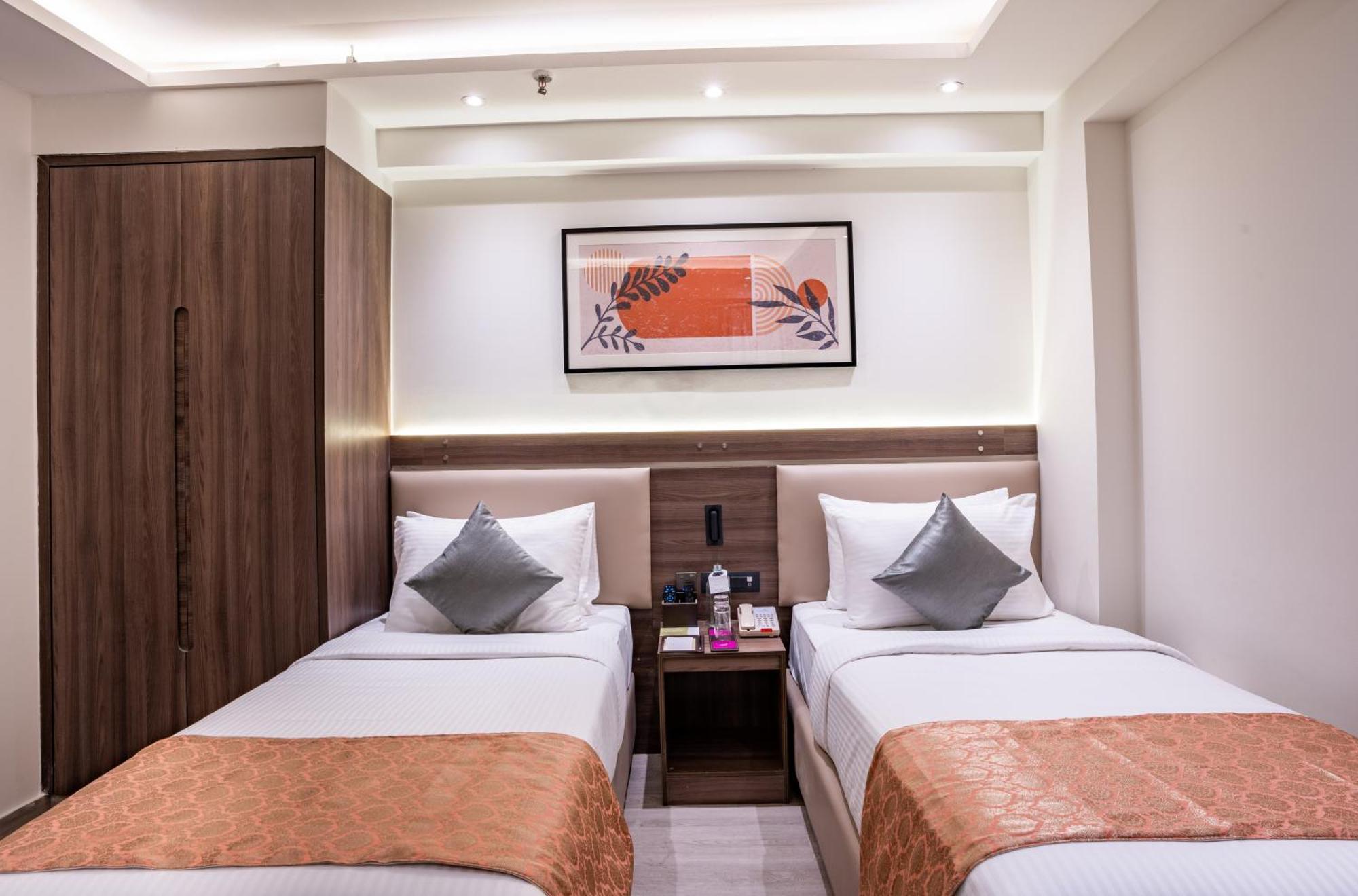 Regenta Inn Gurugram Gurgáon Kültér fotó
