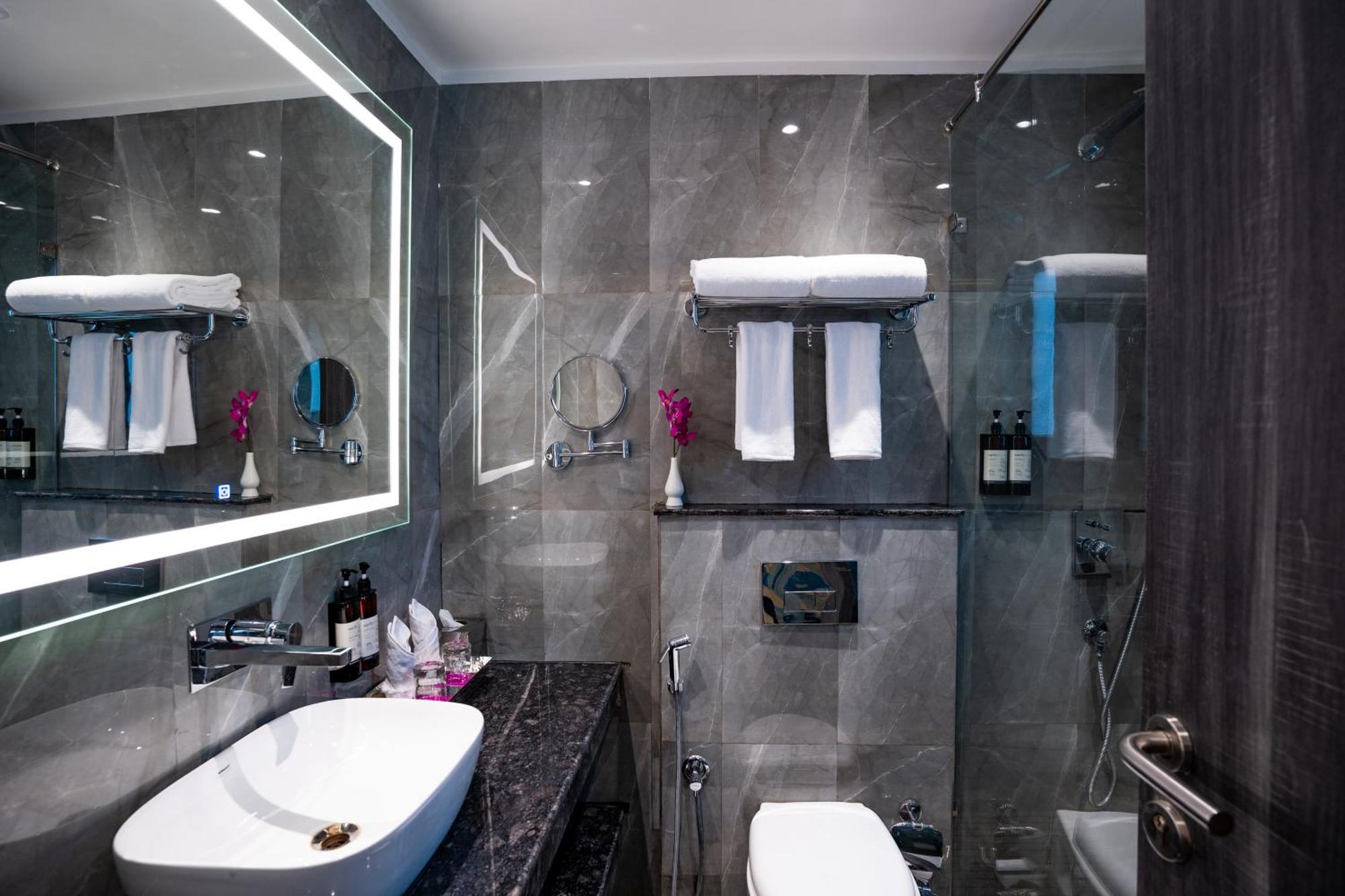 Regenta Inn Gurugram Gurgáon Kültér fotó