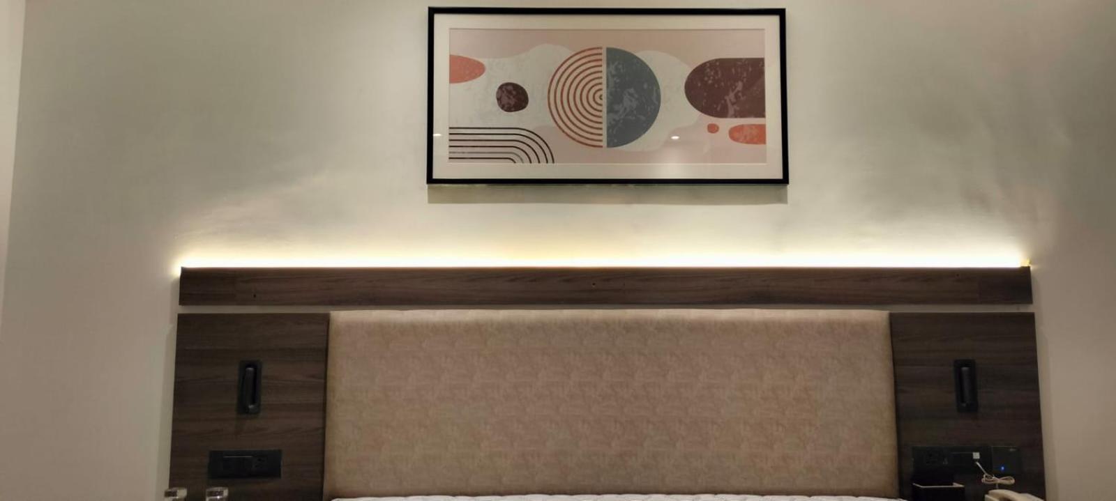 Regenta Inn Gurugram Gurgáon Kültér fotó